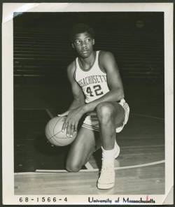 Erving pose.  Photo apparently from the UMass archives, courtesy @DrJStuff on Twitter