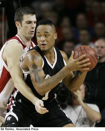 Rashaun Freeman works against David Padgett
